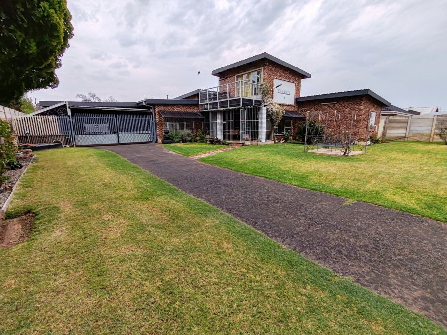 4 Bedroom Property for Sale in Potchefstroom North West
